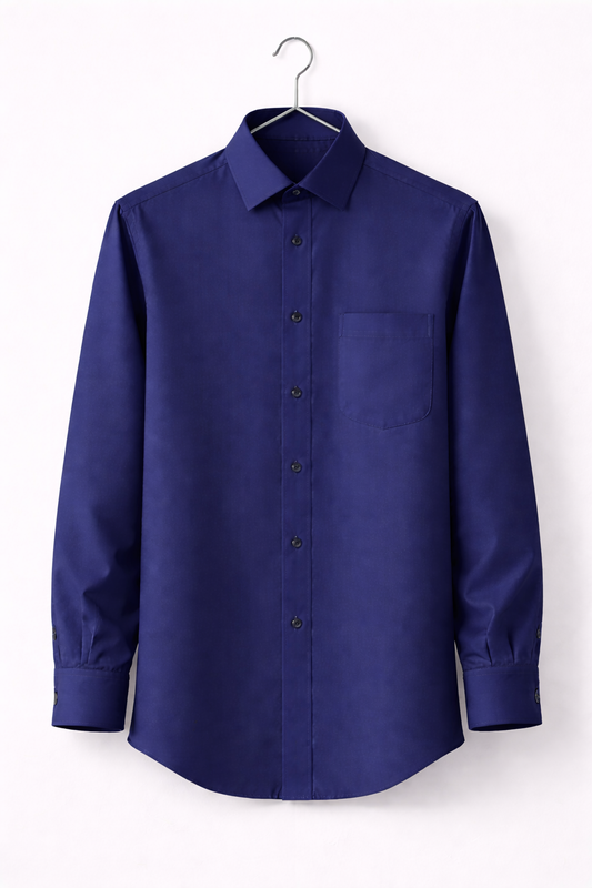 Chemise lavée, repassée, mise sur cintre